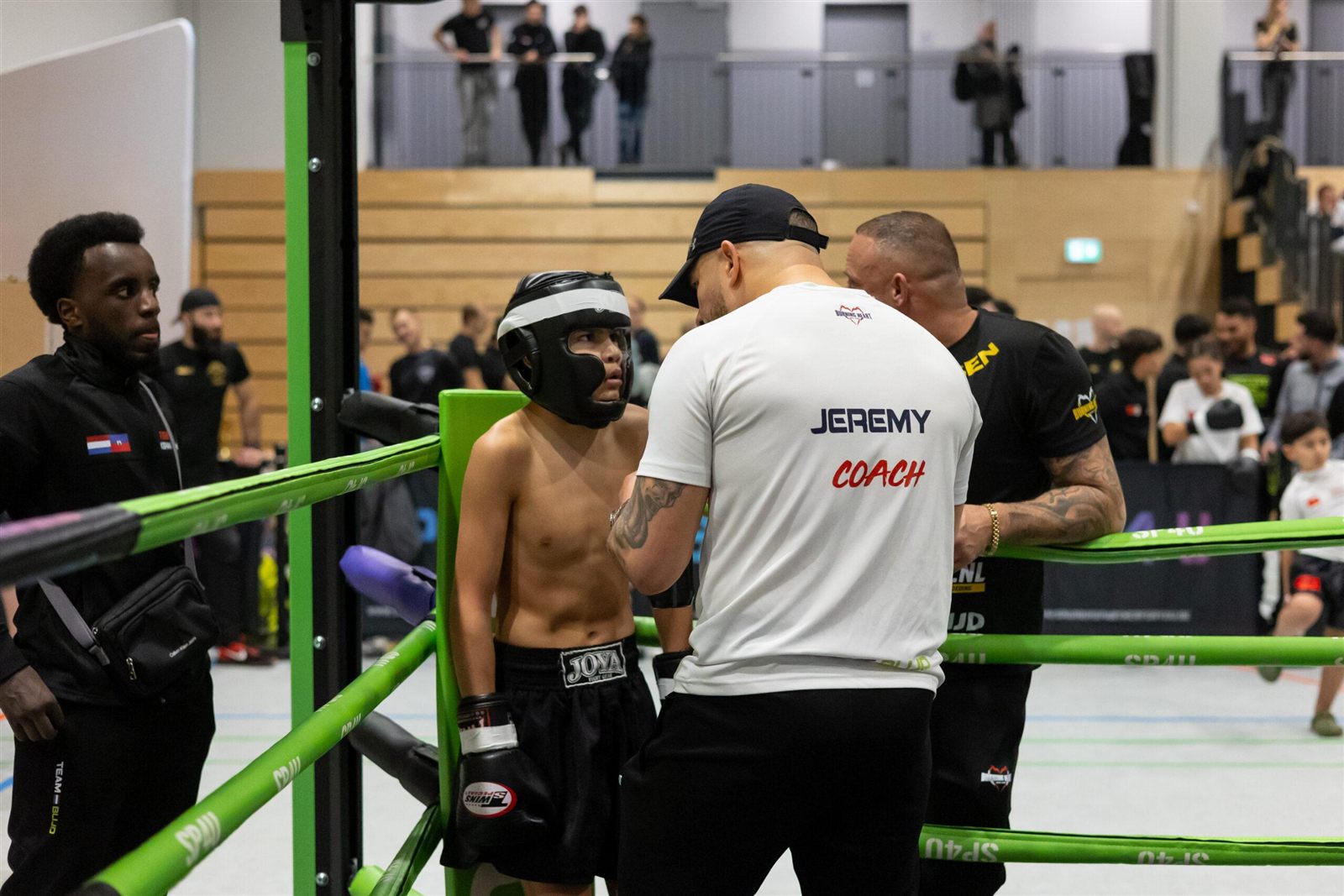 Kickboxen Training mit Coach im Ring